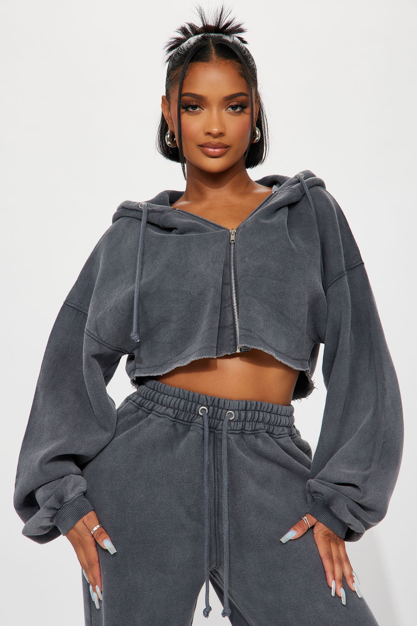 https://cdn.shopify.com/s/files/1/0293/9277/files/08-25-23Studio8_CB_PC_14-21-11_33_ZDZPK11103SET_Charcoal_9609_JB.jpg?v=1693524878